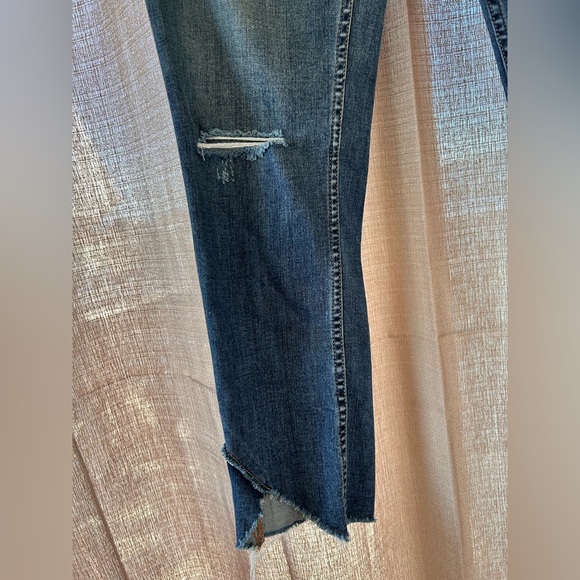 WE THE FREE
Garden Party Cross Hem
Ankle Jeans
We The Free
Size: 29 - Picture 5 of 14